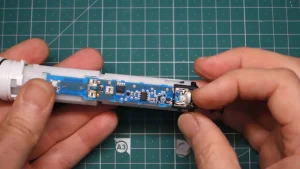 一款电动牙刷内部的PCB板