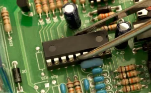 PCBA 为什么同一颗 IC 选型,会直接影响量产交期?